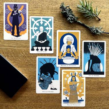 R Black Tarot