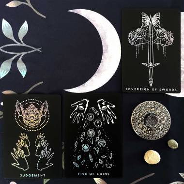 The Weaver Tarot - Sovereign of Swords (Queen of Swords, Judgement, Five of Coins
